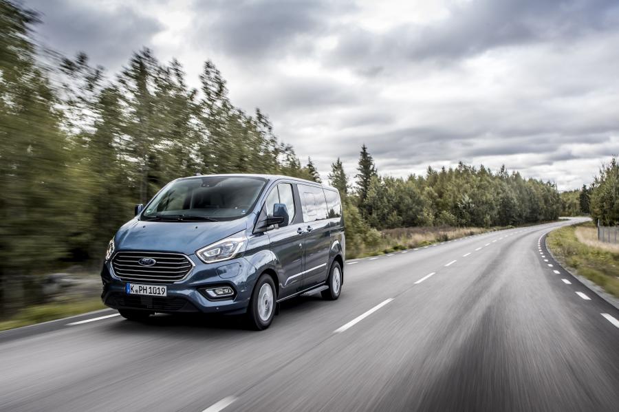  Ford Tourneo Custom PHEV 2019 года  (WW) (фото 20 из 39)